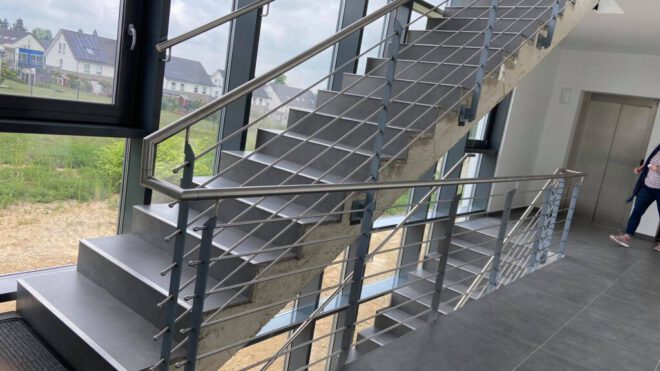 Treppengeländer aus Edelstahl Ärtztehaus in Wuppertal